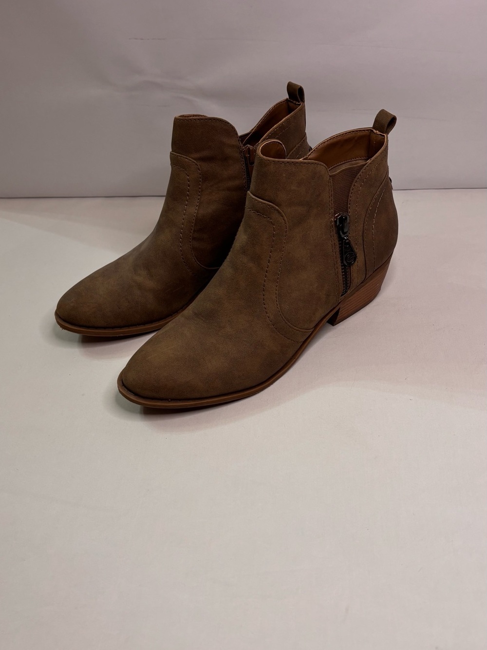 G by GUESS Women’s Brown Ankle Booties with Side Zip SZ 8